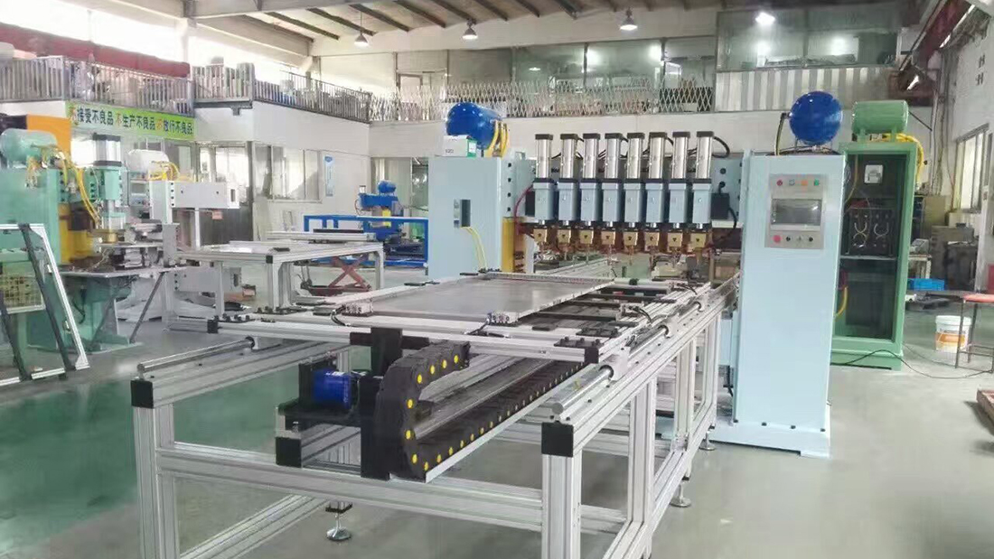 龍門焊機(jī)生產(chǎn)現(xiàn)場1