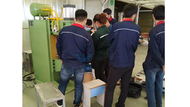 調試聊城魯環中頻點焊機 (1) 調試聊城魯環中頻點焊機 (1)